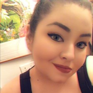 Meet your Posher, Annette